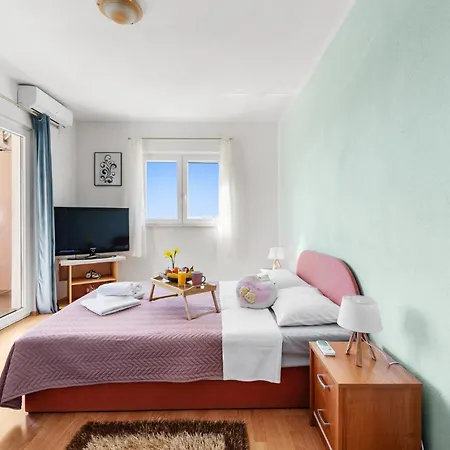 2 Bedroom Stunning In *