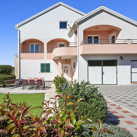 2 Bedroom Stunning In Lejlighed *