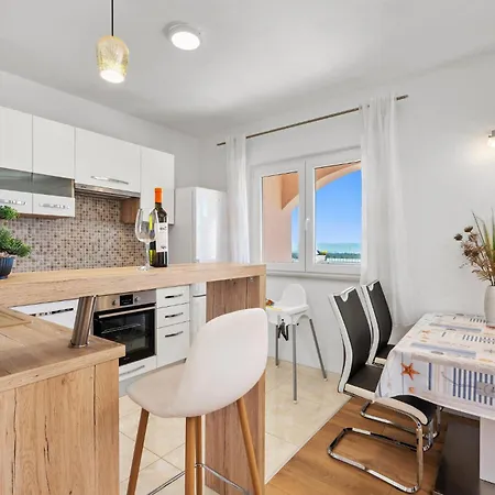 2 Bedroom Stunning In *