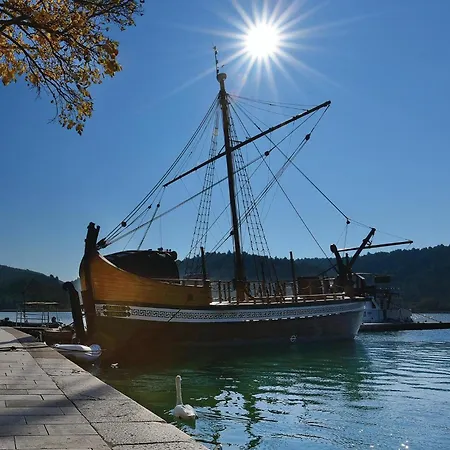 2 Bedroom Stunning In Apartment Skradin